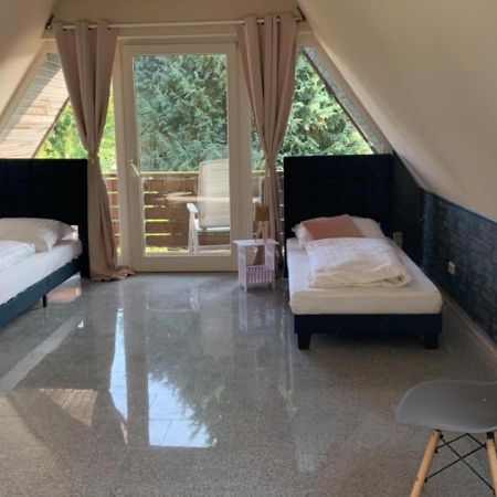 Zimmer In Wohnung, Monteure, Zentral, Enger Exterior foto
